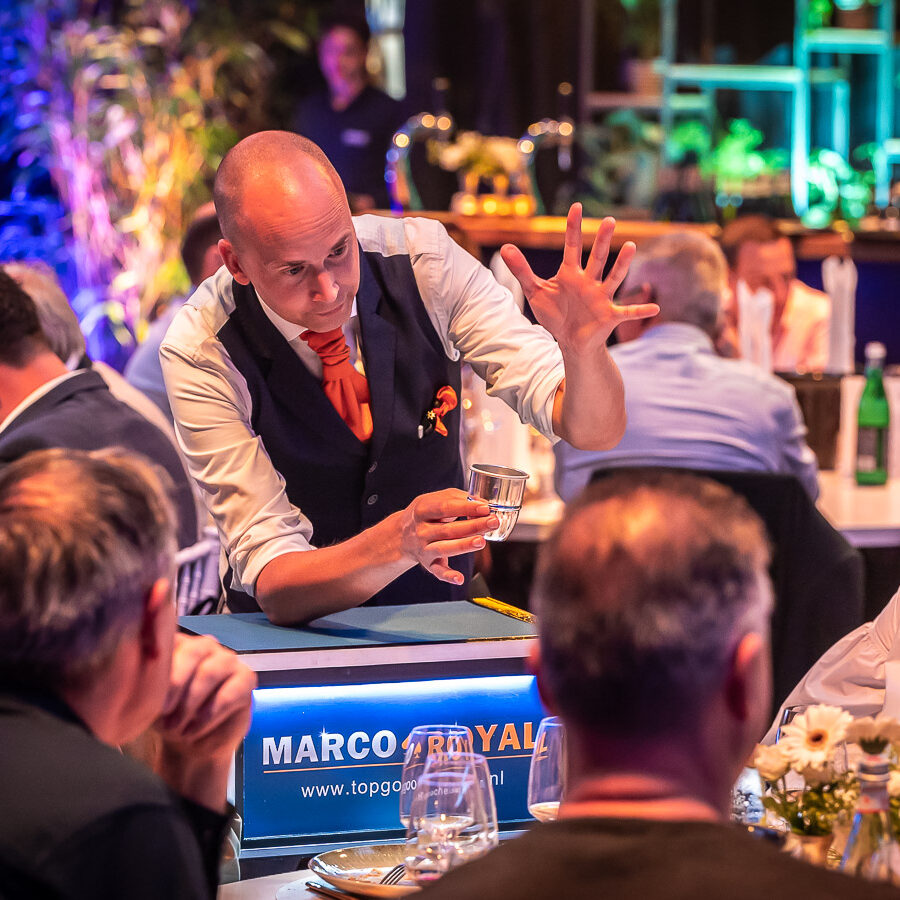 Tafelgoochelaar en close up goochelaar Marco Royal